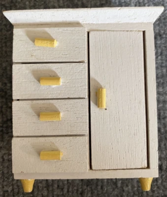 Cómoda vintage de chiferobe para casa de muñecas miniatura blanca amarilla guardería Foto 1 de 4