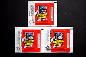 1976 TOPPS *PEGATINAS HISTORIA HISTÉRICA* JUEGO DE 3 ENVOLTORIOS DE CERA EX - Imagen 1 de 2
