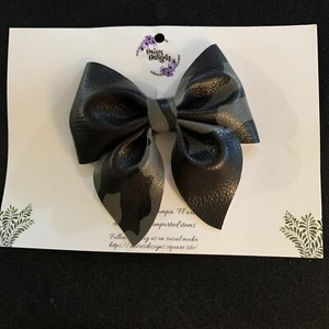 Hair bow In Black & Green Camouflage for girls handmade In Tampa - Picture 1 of 4