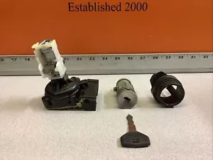 2002-2007 JEEP LIBERTY IGNITION SWITCH LOCK W/KEY OEM - Foto 1 di 7