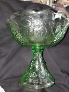 Vtg Indiana Glass Lime Green Footed Compote Fruit Bowl Grapes and Vines - Picture 1 of 7