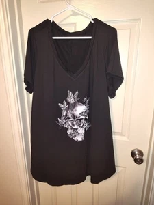 Women's Plus Size Black And White Skull T-shirt Size 5XL (26) - Picture 1 of 5