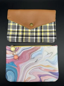 IPSY Glam Bags Set di 2 - Nero Giallo Plaid Snap & Pastello Swirl con Cerniera Perline - Foto 1 di 13