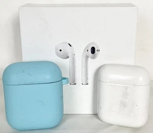 Apple AirPods 1st Generation 2 Pairs + Single 1999 !!Untested!! 1 w/ Rubber Case - Photo 1 sur 20