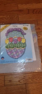  TULIP EGG WALL HANGING - DESIGN WORKS PLASTIC CANVAS KIT - Picture 1 of 2