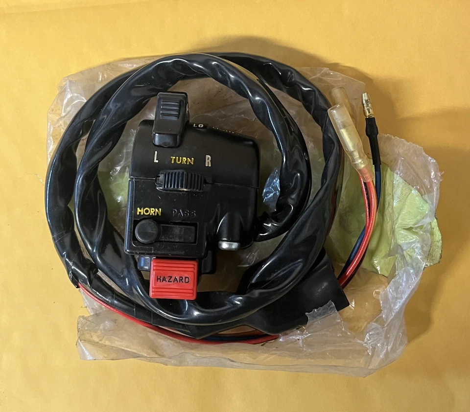 Conjunto de carcasa de control de interruptor izquierdo Kawasaki KZ650 KZ750 NOS 46091-1048 Foto 1 de 1