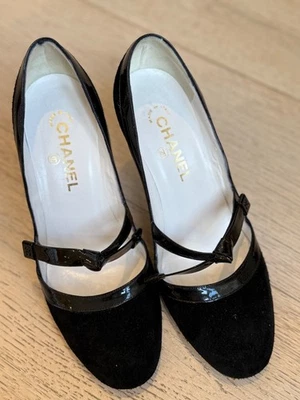 Auténtico CHANEL Gamuza y Negro Charol Bomba con Tacón Blanco Talla 39 Foto 1 de 4