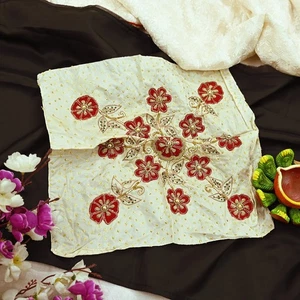 Vintage Embroidered 1 Pcs Appliques Ivory Pure Silk Applique VERY OLD ANTIQUE - Picture 1 of 8