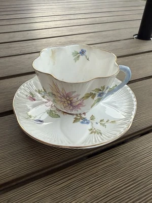 Shelley England Fine Bone China Teacup & Saucer – Pattern 2388 “Dainty Shape” - Image 1 of 4