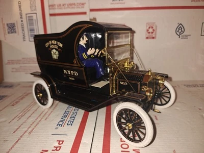  Camión de reparto Ford Modelo T 1912 policía de Nueva York 1:16. Caja de cambios. Foto 1 de 4