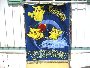 Manta Oficial Tapiz Tejido Pokemon Pikachu 42" x 52" De Colección  - Imagen 1 de 2