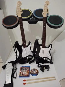 Rock Band 4 PS4 PS5 Bundle Set mit 2 Gitarren Schlagzeug Wireless Mikrofon - Playstation - Bild 1 von 11