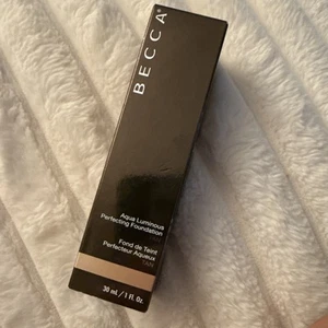 NEW BECCA Aqua Luminous Perfecting Liquid Foundation Tan 1oz - NIB AUTHENTIC - Picture 1 of 6