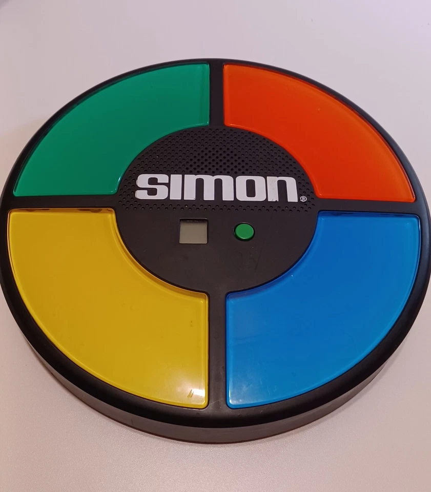 Simon Says Electronic Game Hasbro 2013 Classic Toy TESTED Working - Image 1 of 1