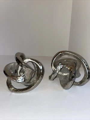 Dos nudos de metal modernos de níquel pulido Regina Andrew Object d’art Foto 1 de 4