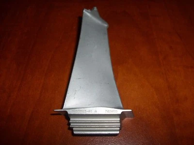 Pratt & Whitney Turbine Engine Blade 3055583-01 - Image 1 of 3