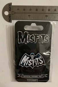 Misfits Band Logo / Bat Design Metal Enamel Pin New In Package - Picture 1 of 3