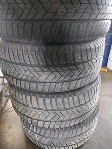 235/40R19 96V Pirelli Sottozero 3 Winterreifen - Bild 1 von 5