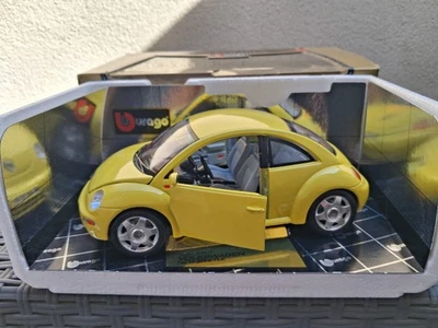 Bburago Volkswagen New Beetle 1998 modellino Gold Collection 1:18, cod 3302 - Immagine 1 di 4