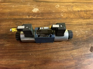 Rexroth 4WE 6 J62/EG24N9K4/B12 hydraulic valve 00910299 - Picture 1 of 2