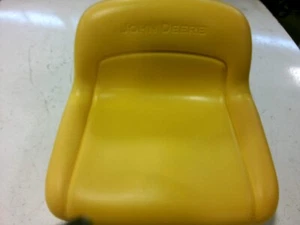 Asiento trasero bajo amarillo AM132776 OEM John Deere LT150 SST15 D3B - Imagen 1 de 3
