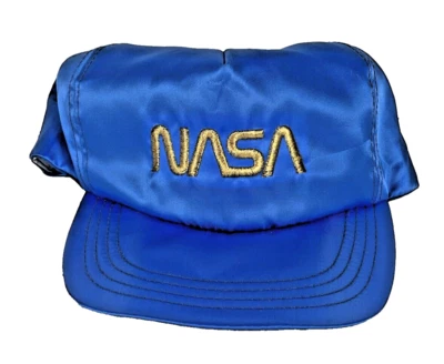 Gorra de colección NASA satinada SnapBack azul dorado letras vuelo del navegador Foto 1 de 4