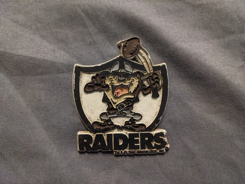 Oakland Raiders Los Angeles Vintage Magnet Tasmanian Devil Warner Bros 1991 NFL Cover