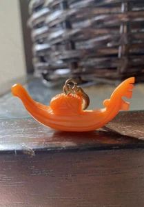 ❤️ Vintage Carved Butterscotch Bakelite Figural Pin Dangling Brooch NOS Gondola - Picture 1 of 12