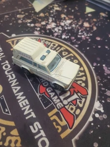 MAJORETTE #269 - AMBULANCE - WHITE / RED CROSS -DIECAST MODEL - FRANCE - 1:64 - Picture 1 of 4