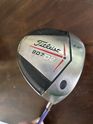 Titleist  907 D2  Driver 9.5 Degree R/H Prolaunch Blue Graphite Shaft W/ Cover - Image 1 of 4