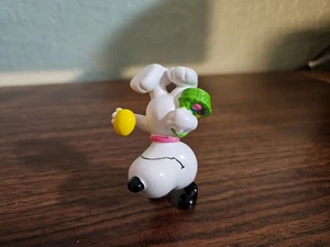 Snoopy standing on ears Whitman's Easter PVC Figure - Picture 1 of 2