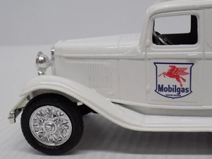 ERTL 1932 FORD DELIVERY PANEL MOBIL LUBRICATION MOBILGAS #5 #9233 NOS - Picture 1 of 9