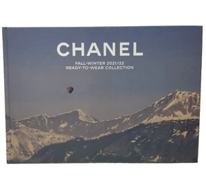Chanel Fall Winter 2021 2022 Catalog Hardcover Postcard Ready To Wear Collection - Foto 1 di 19