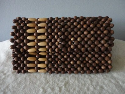 Bolso de mano de cuentas de madera con cierre de cremallera y solapa Foto 1 de 4