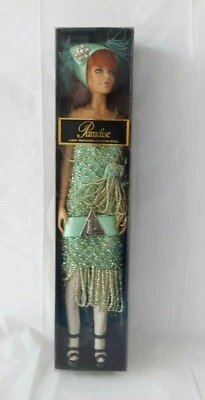Lady Paradise Fashion Doll di Jakks Pacific capelli rossi occhi verdi completamente vestita - Immagine 1 di 4