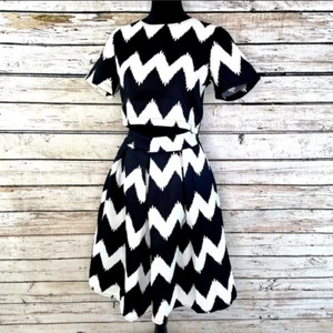 SET Chevron Skirt & Crop top Black & White NWT - Picture 1 of 7