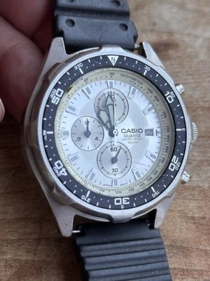 Reloj cronógrafo de cuarzo vintage Casio AMW-330 Divers, cómpralo ahora Foto 1 de 4