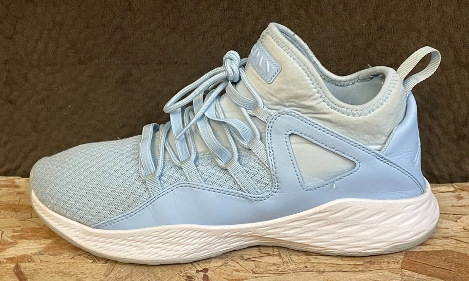 Tênis masculino 10.5-Nike Jordan Formula 23-Treinador-881465 406-Azul Gelo-Saltos UNC - Imagem 1 de 4