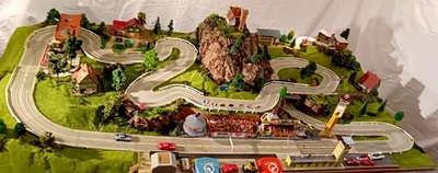 Faller AMS Autorennbahn auf Platte in Landschaft - Bild 1 von 4