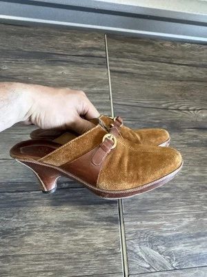 Zuecos de tacón Cole Haan para mujer de cuero y gamuza de 3,5" zapatos deslizables de mula 7,5 B marrón Foto 1 de 4