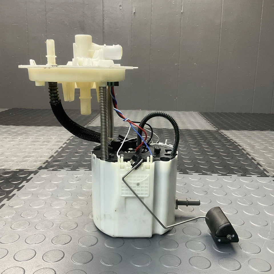 Conjunto de unidad de envío de bomba de combustible de gasolina Cadillac ATS 2013-2019 3,6 L FABRICANTE DE EQUIPOS ORIGINALES  Foto 1 de 4