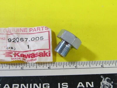 KAWASAKI F11 F12 F5 F6 F7 F8 F9 KD125 NOS PLUGUE DE CABEÇA DE CILINDRO FABRICANTE DE EQUIPAMENTO ORIGINAL 92067-005 jh - Imagem 1 de 4