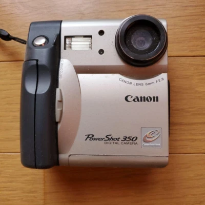 Canon PowerShot 350 0.3MP Digital Camera - Silver and Black made in japan - Image 1 of 4
