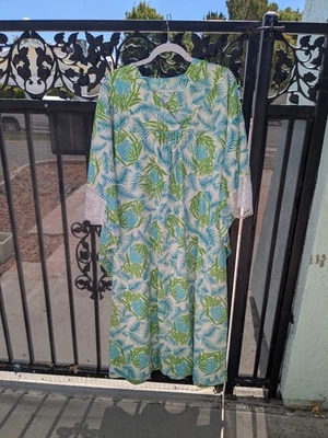 Vintage Sears Caftan Muumuu Med. Blanco/azul/verde tropical con ribete de encaje.  Usado en excelente estado Foto 1 de 4