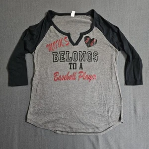 Nwot Alternative Medium "Mom's ❤️ Belongs To A Baseball Player" Womens shirt - Picture 1 of 6
