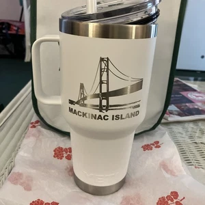 Mackinac Island Yeti 42 oz Rumbler con cannuccia in bianco nuovo di zecca - Foto 1 di 11