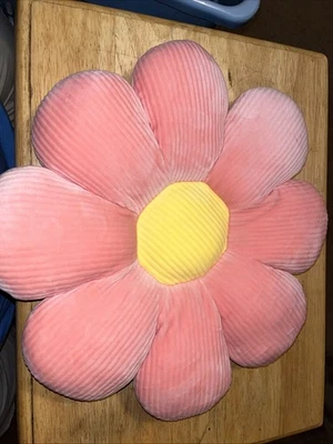 Almohada de felpa suave texturizada con flores rosa y amarillas 14" Lissidoll Lillipuppe Foto 1 de 4