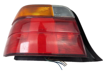 Lente de lámpara de luz trasera del lado del conductor BMW serie 318 1992-1998 Foto 1 de 4