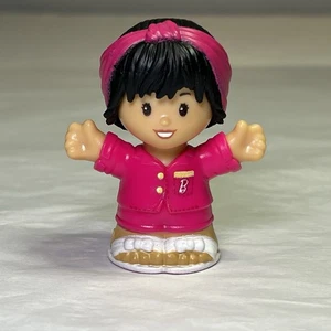 Pijama Barbie Fisher Price Little People pelo negro niña en rosa - Imagen 1 de 4