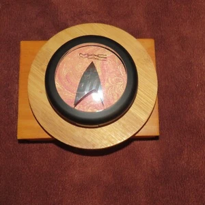Mac Strange New Worlds Star Trek Collection Face Powder Highlighter RARE DISC - Picture 1 of 3